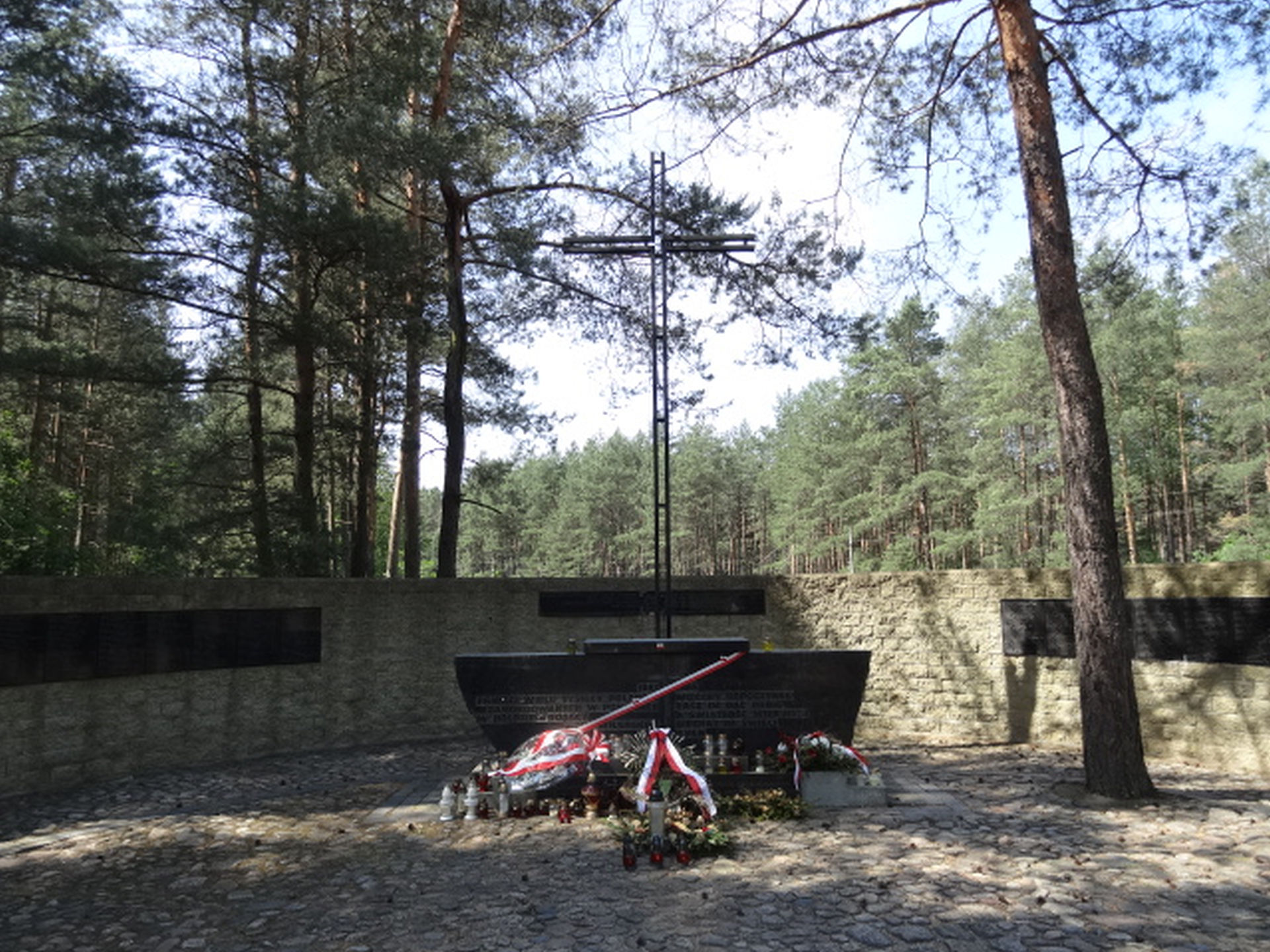 Pomnik kilkudziesięciu tysięcy Polaków, których zamordowano w Ponarach